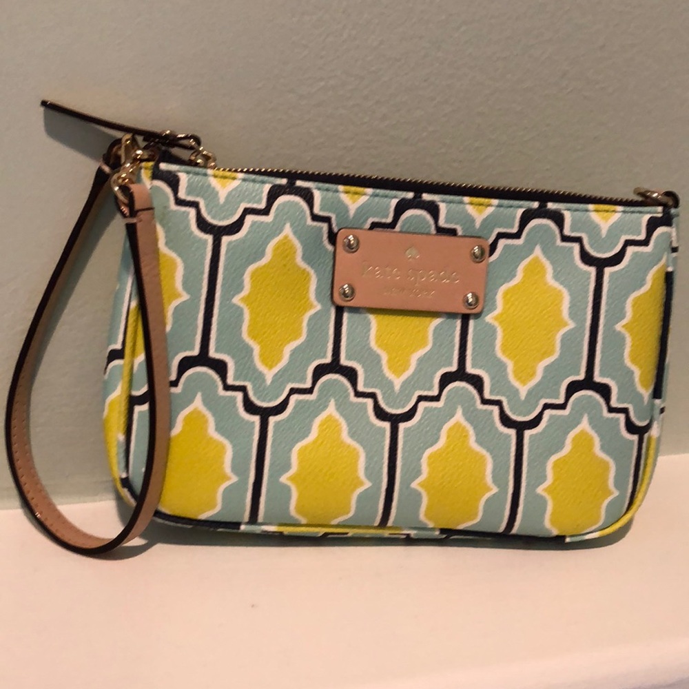 Kate Spade geo print Wristlet!